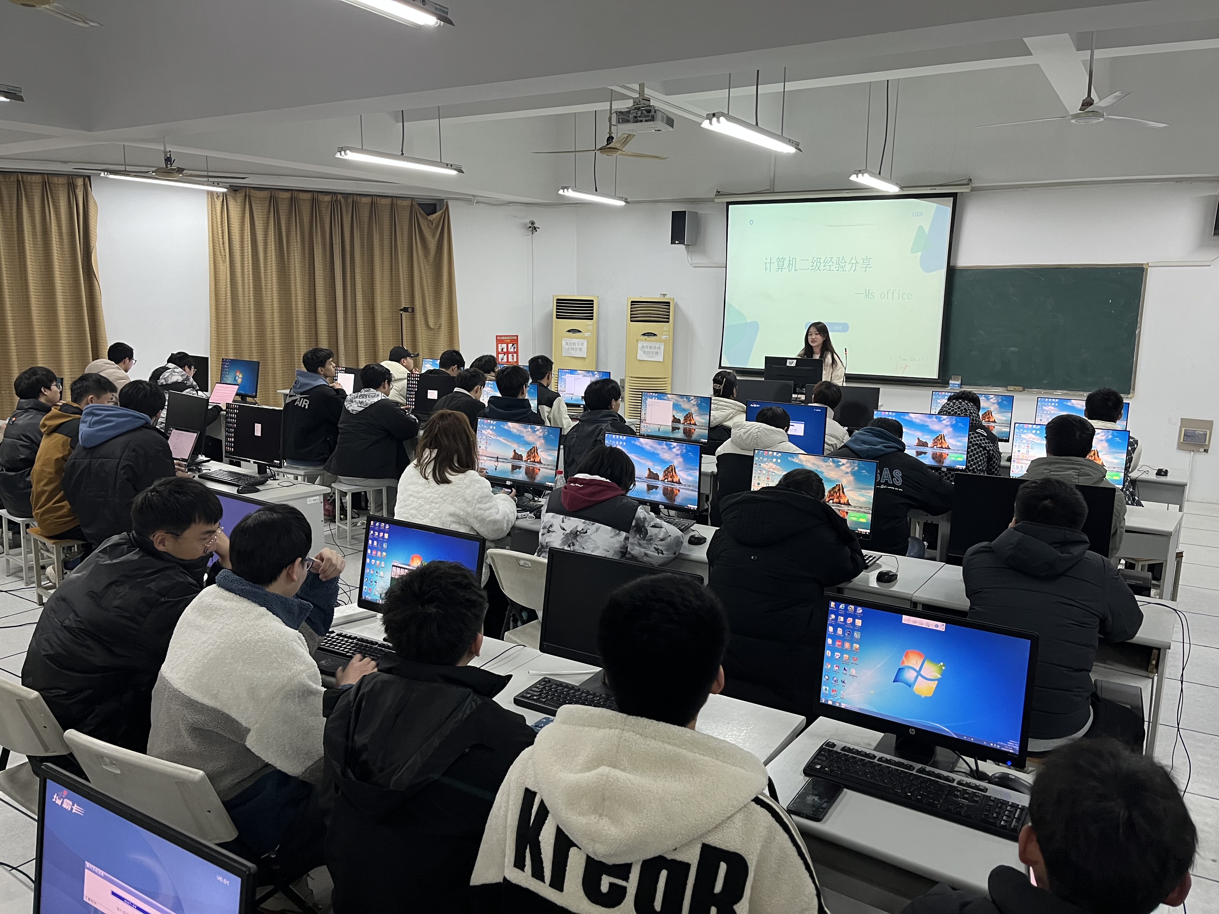 学-训-创-评一体化AI实训平台